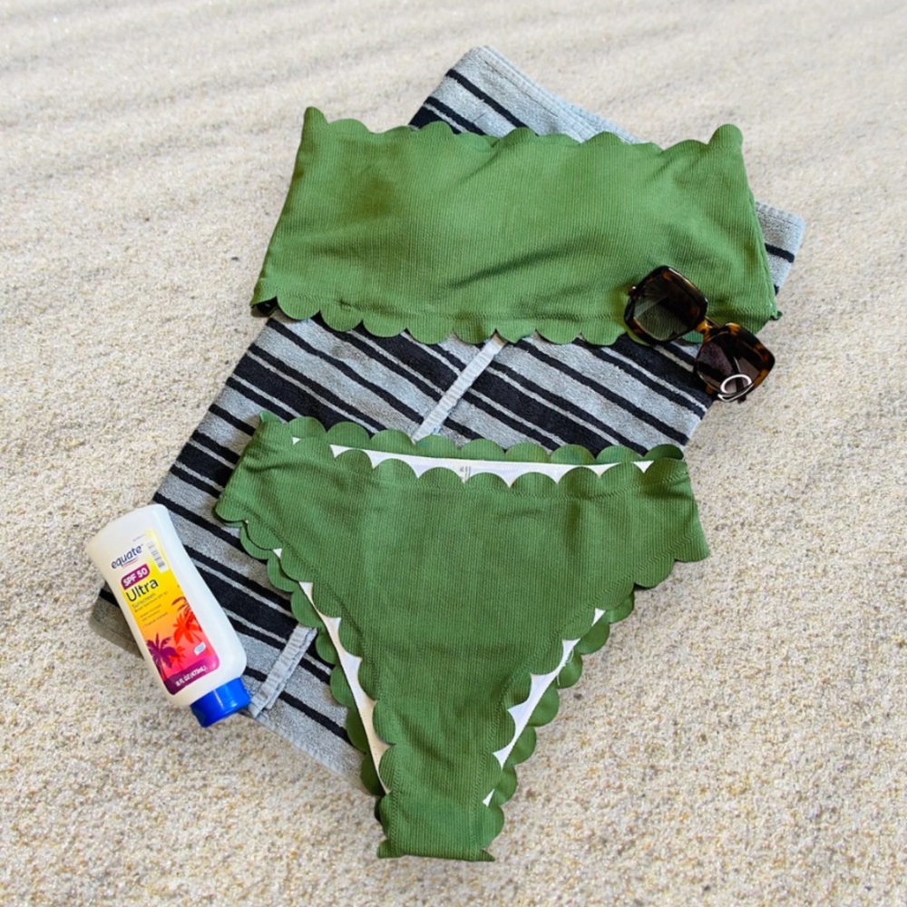Green 2X, 2 Piece Strapless Swimwear With a Wavy Trim and Cheeky Bikini Bottoms